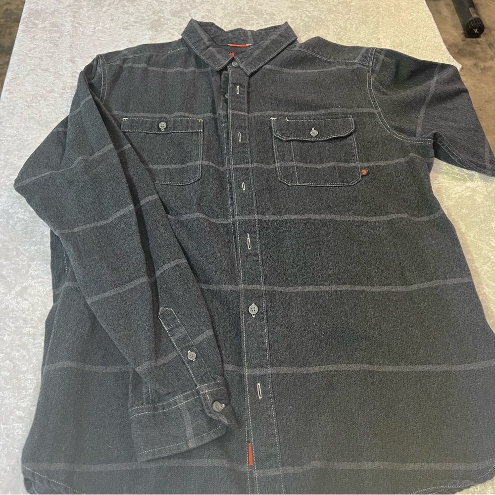 Mountain hardwear l/s button up-size LG